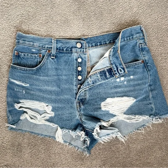 Levi’s 501 Button Fly High-Rise Denim Short W34 Light Wash Distressed Festival - Picture 14 of 15